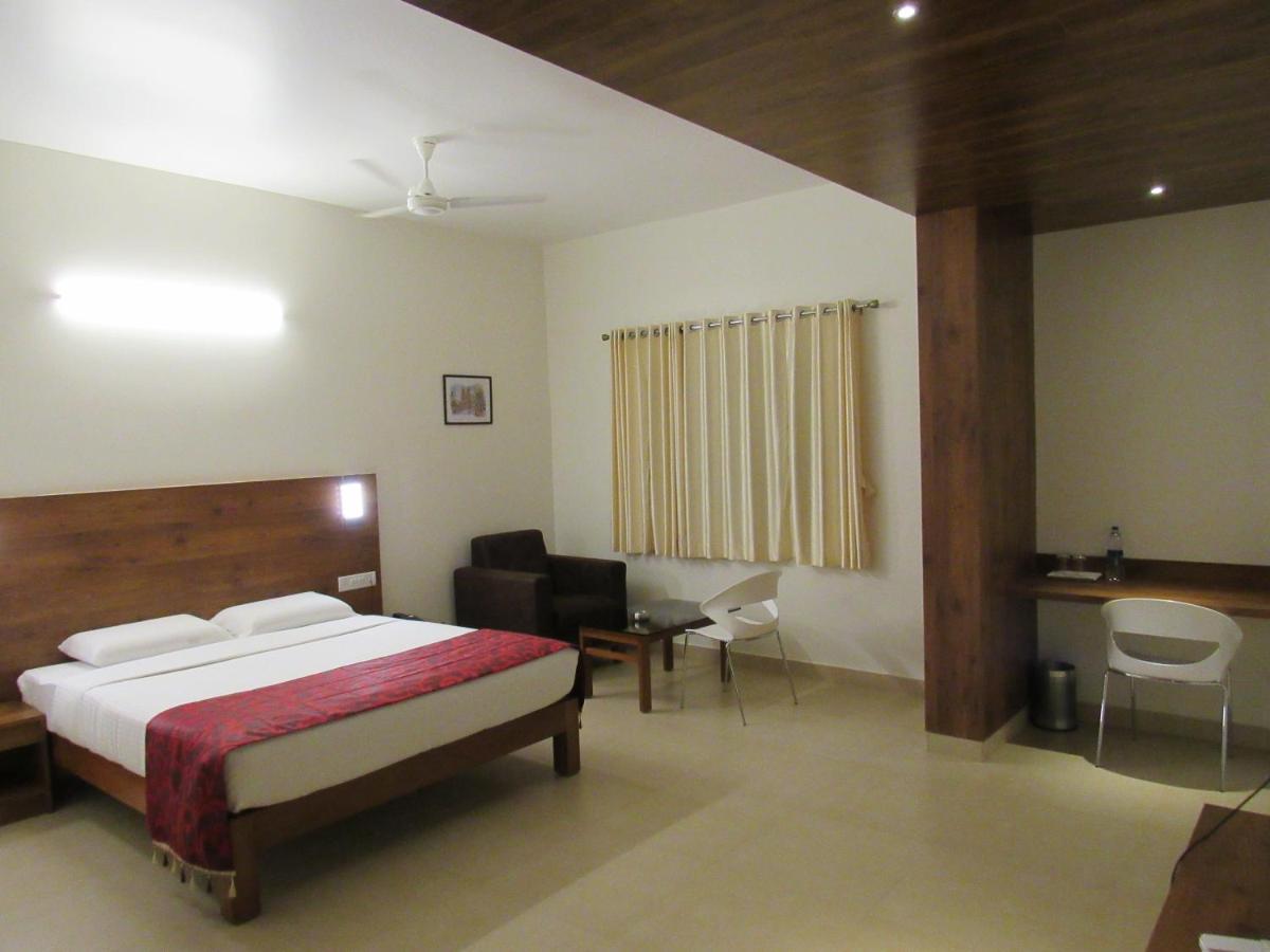 Palguni Residency Hotel Hassan Ngoại thất bức ảnh