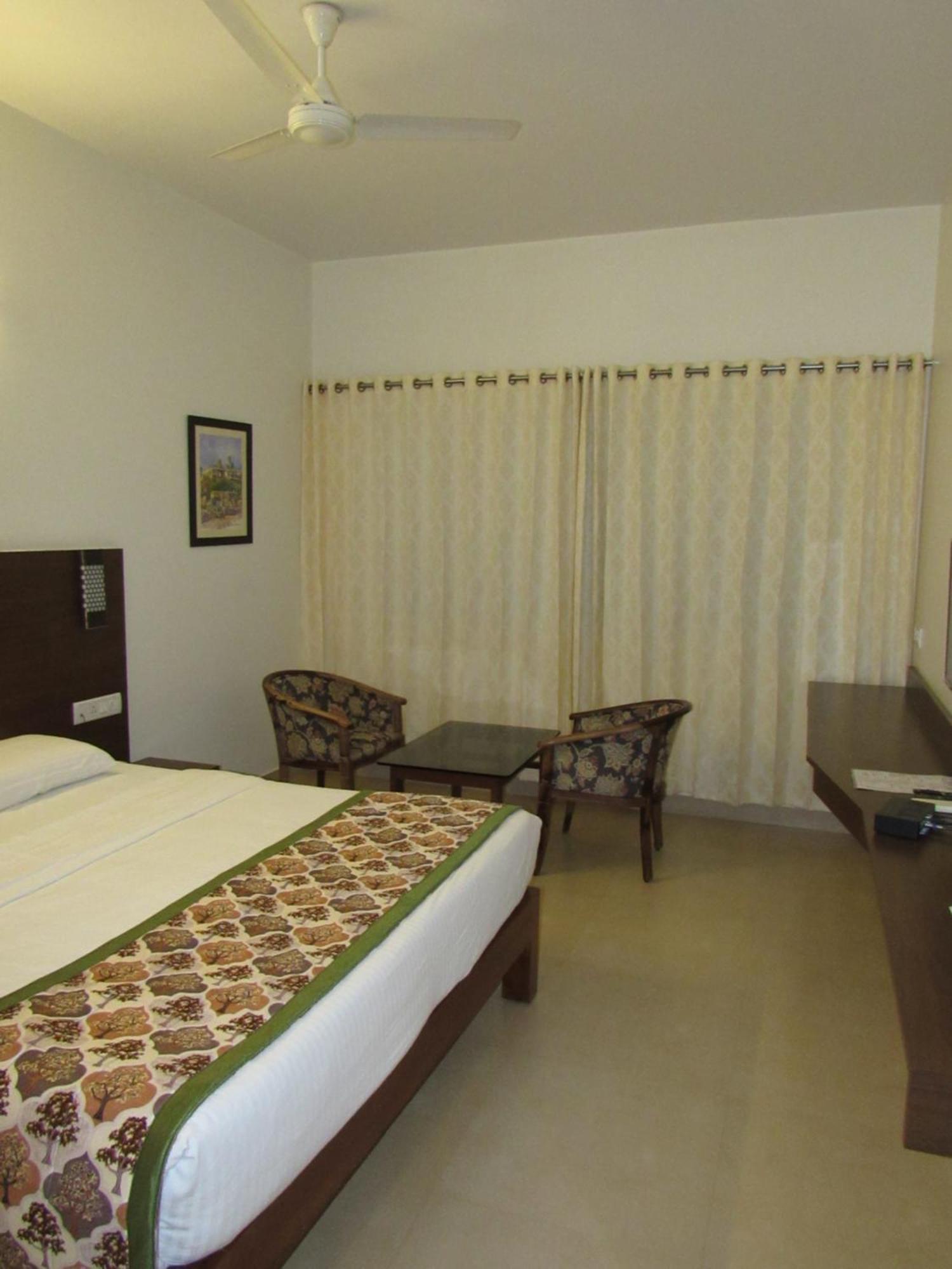 Palguni Residency Hotel Hassan Ngoại thất bức ảnh