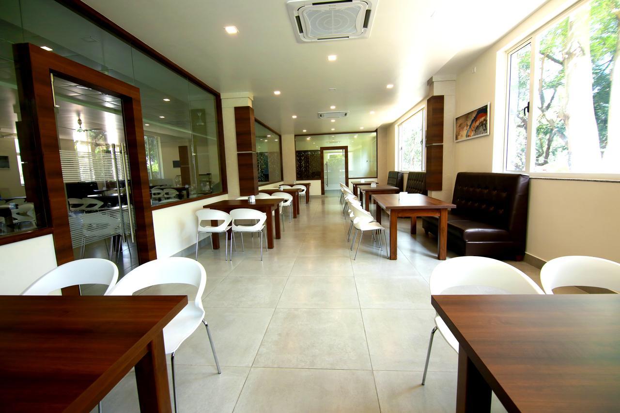 Palguni Residency Hotel Hassan Ngoại thất bức ảnh